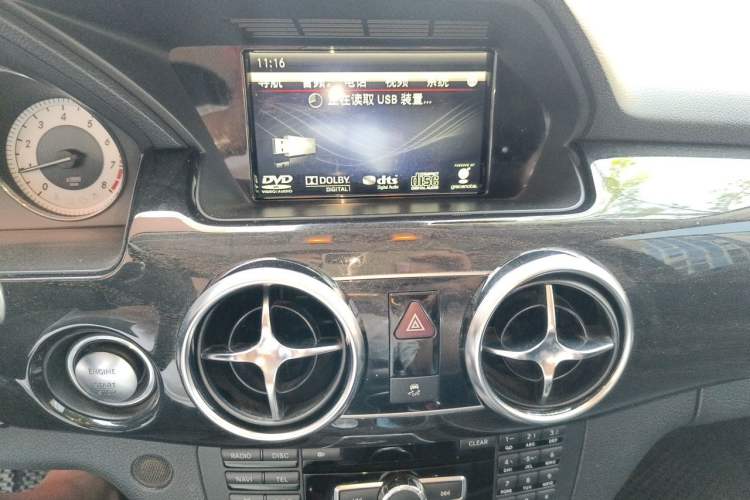 Used Mercedes-Benz GLK-Class 2013 Facelift GLK 300 4MATIC Luxury Edition Audio And AC Panel