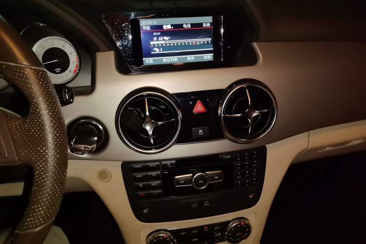 Used Mercedes-Benz GLK-Class 2013 GLK 300 4MATIC Dynamic Sunroof Model Audio And AC Panel