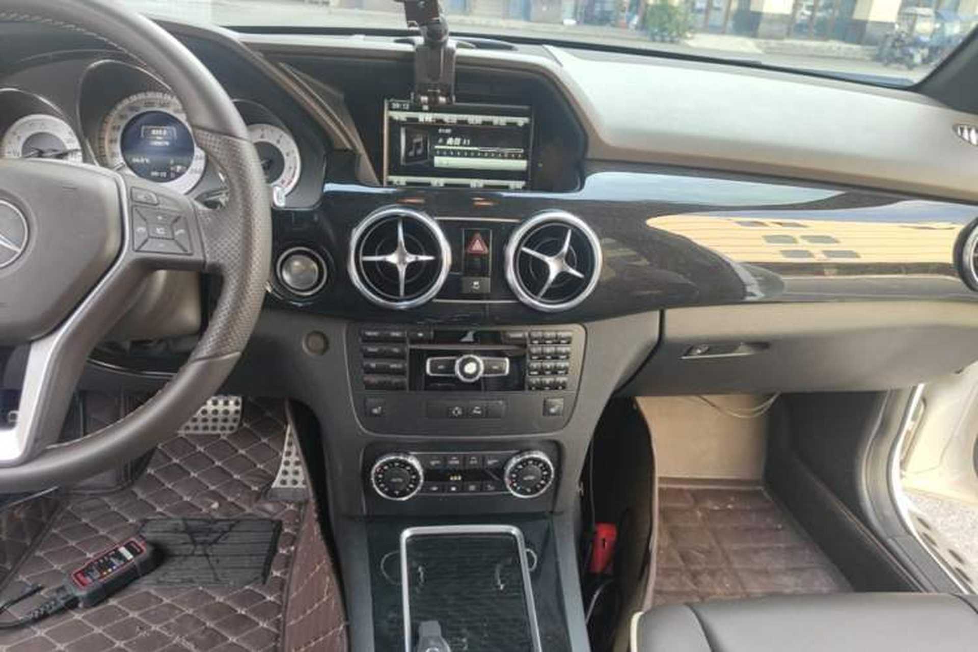 Used Mercedes-Benz GLK-Class 2013 Facelift GLK 300 4MATIC Luxury Edition Audio And AC Panel