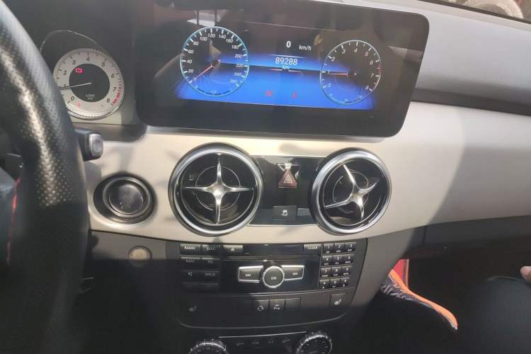 Used Mercedes-Benz GLK-Class 2013 GLK 300 4MATIC Luxury Model Audio And AC Panel