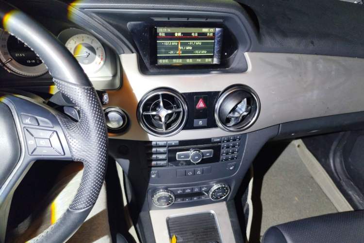 Used Mercedes-Benz GLK-Class 2013 Facelift GLK 300 4MATIC Fashion Edition Audio And AC Panel