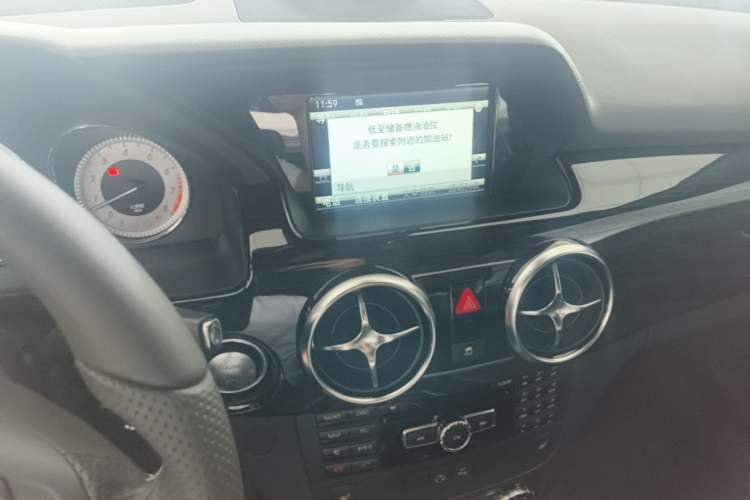 Used Mercedes-Benz GLK-Class 2013 Facelift GLK 300 4MATIC Luxury Edition Audio And AC Panel