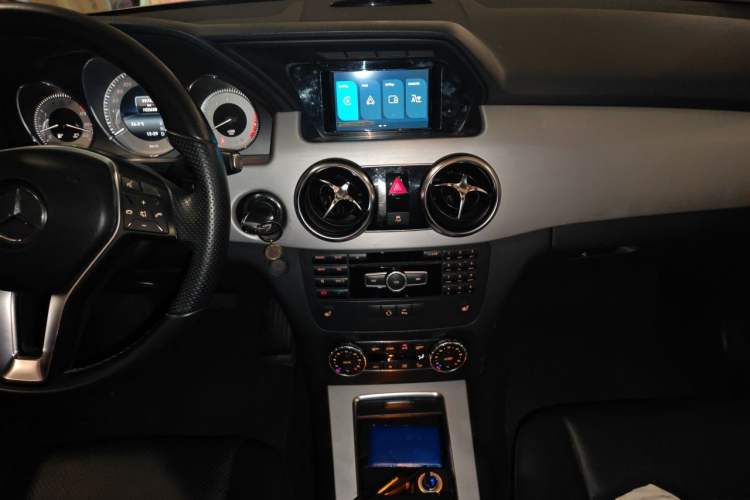 Used Mercedes-Benz GLK-Class 2013 GLK 300 4MATIC Dynamic Sunroof Model Audio And AC Panel