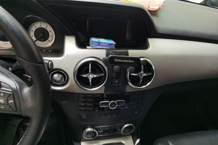 Used Mercedes-Benz GLK-Class 2013 GLK 300 4MATIC Luxury Model Audio And AC Panel