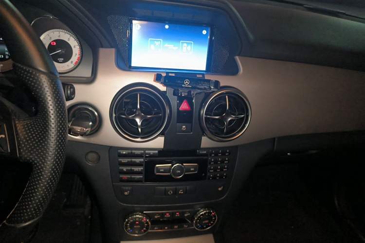 Used Mercedes-Benz GLK-Class 2013 GLK 300 4MATIC Dynamic Sunroof Model Audio And AC Panel