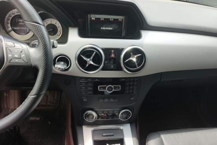 Used Mercedes-Benz GLK-Class 2013 GLK 300 4MATIC Dynamic Edition Audio And AC Panel