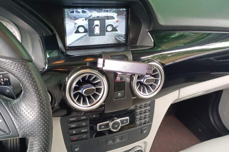 Used Mercedes-Benz GLK-Class 2013 Facelift GLK 300 4MATIC Fashion Edition Audio And AC Panel