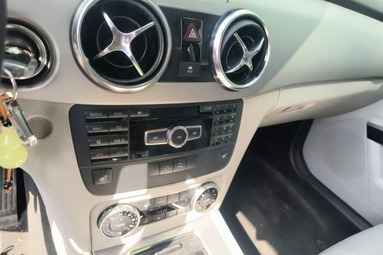 Used Mercedes-Benz GLK-Class 2013 GLK 300 4MATIC Fashion Model Audio And AC Panel