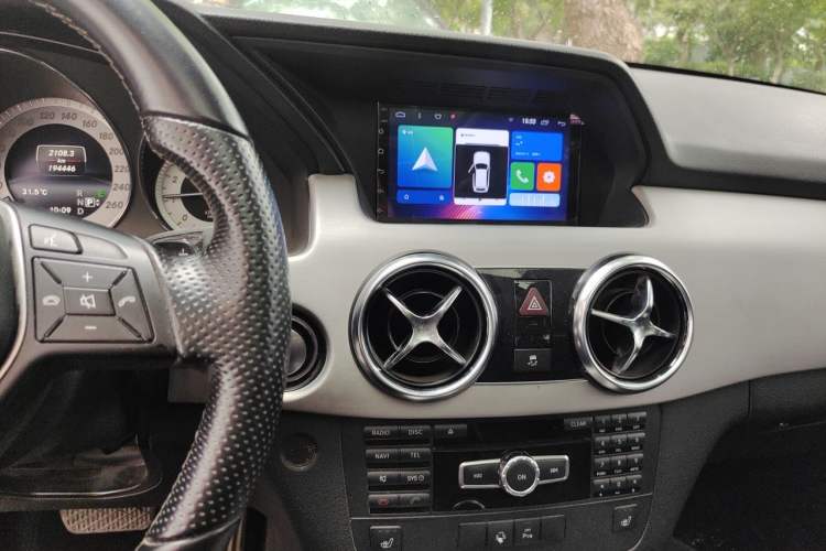 Used Mercedes-Benz GLK-Class 2013 Facelift GLK 300 4MATIC Fashion Edition Audio And AC Panel