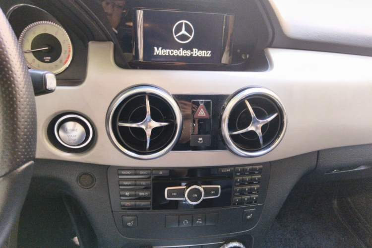 Used Mercedes-Benz GLK-Class 2013 GLK 300 4MATIC Luxury Model Audio And AC Panel