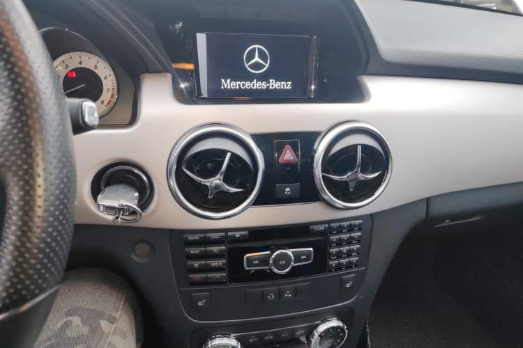 Used Mercedes-Benz GLK-Class 2013 GLK 300 4MATIC Dynamic Edition Audio And AC Panel