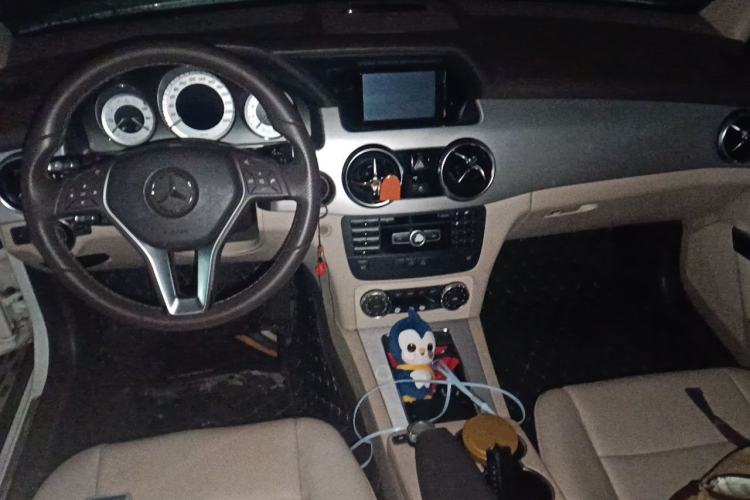 Used Mercedes-Benz GLK-Class 2013 GLK 300 4MATIC Dynamic Edition Center Console