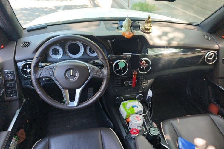 Used Mercedes-Benz GLK-Class 2013 Facelift GLK 300 4MATIC Luxury Edition Center Console