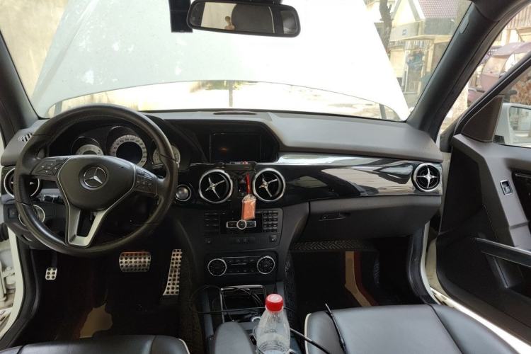 Used Mercedes-Benz GLK-Class 2013 GLK 300 4MATIC Luxury Model Center Console