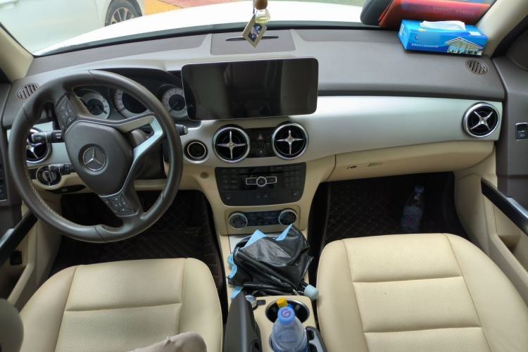 Used Mercedes-Benz GLK-Class 2013 GLK 300 4MATIC Dynamic Sunroof Model Center Console