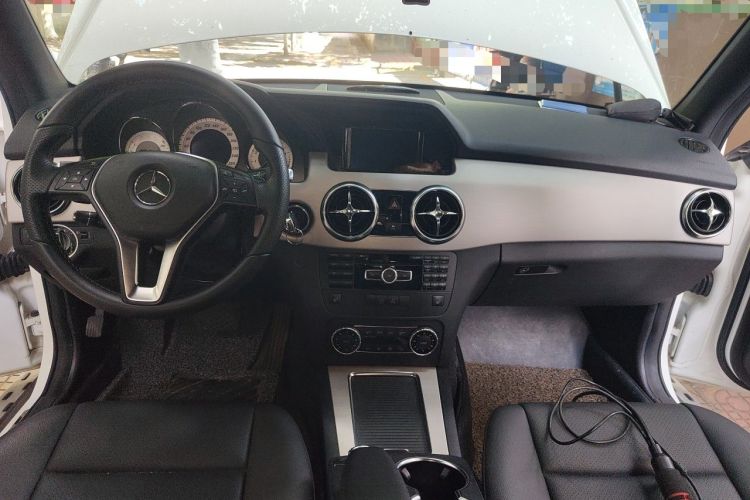 Used Mercedes-Benz GLK-Class 2013 GLK 300 4MATIC Dynamic Edition Center Console