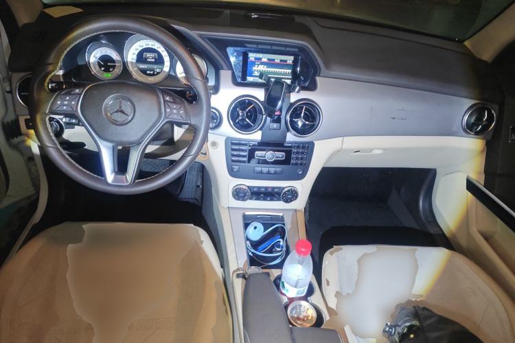 Used Mercedes-Benz GLK-Class 2013 GLK 300 4MATIC Dynamic Sunroof Model Center Console