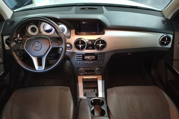 Used Mercedes-Benz GLK-Class 2013 Facelift GLK 300 4MATIC Fashion Edition Center Console