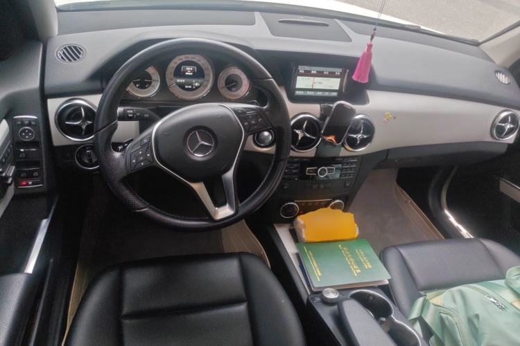 Used Mercedes-Benz GLK-Class 2013 Facelift GLK 300 4MATIC Fashion Edition Center Console