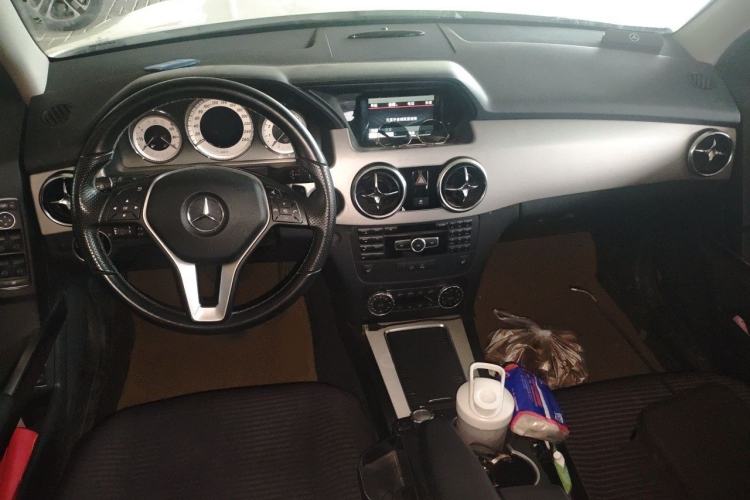 Used Mercedes-Benz GLK-Class 2013 GLK 300 4MATIC Dynamic Sunroof Model Center Console