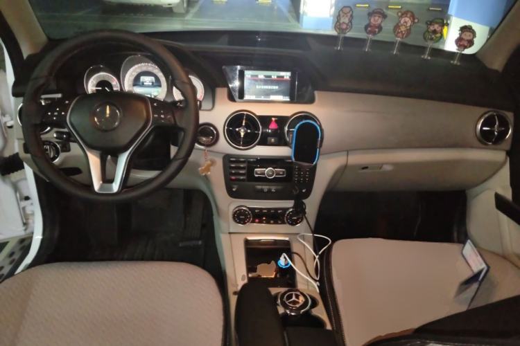 Used Mercedes-Benz GLK-Class 2013 GLK 300 4MATIC Dynamic Sunroof Model Center Console