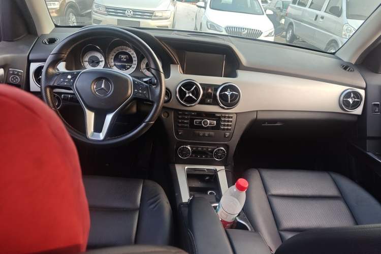 Used Mercedes-Benz GLK-Class 2013 GLK 300 4MATIC Fashion Model Center Console