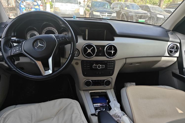 Used Mercedes-Benz GLK-Class 2013 Facelift GLK 300 4MATIC Fashion Edition Center Console