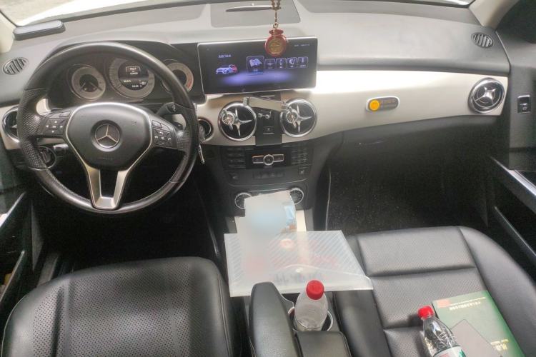 Used Mercedes-Benz GLK-Class 2013 GLK 300 4MATIC Dynamic Sunroof Model Center Console