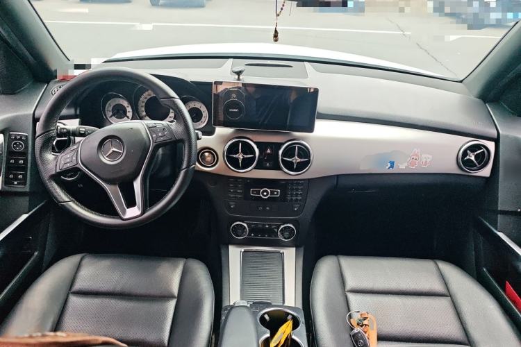 Used Mercedes-Benz GLK-Class 2013 Facelift GLK 300 4MATIC Fashion Edition Center Console
