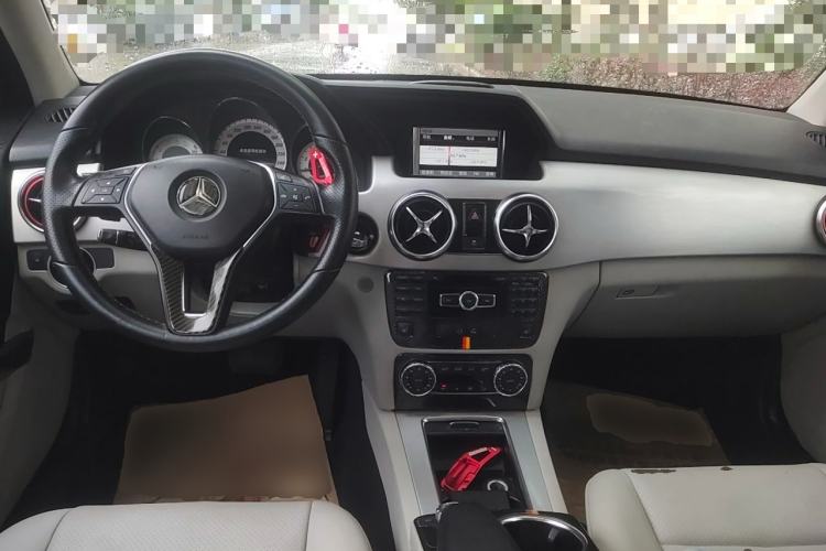 Used Mercedes-Benz GLK-Class 2013 Facelift GLK 300 4MATIC Fashion Edition Center Console
