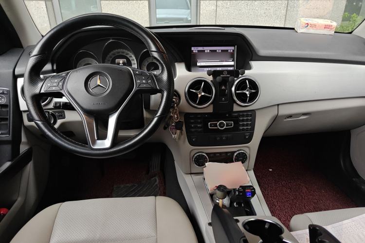 Used Mercedes-Benz GLK-Class 2013 GLK 300 4MATIC Fashion Model Center Console