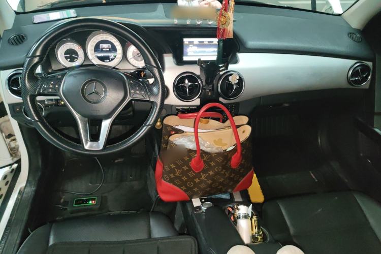 Used Mercedes-Benz GLK-Class 2013 GLK 300 4MATIC Dynamic Edition Center Console