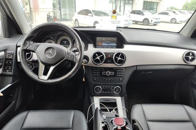 Used Mercedes-Benz GLK-Class 2013 GLK 300 4MATIC Dynamic Edition Center Console