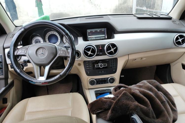 Used Mercedes-Benz GLK-Class 2013 GLK 300 4MATIC Dynamic Sunroof Model Center Console