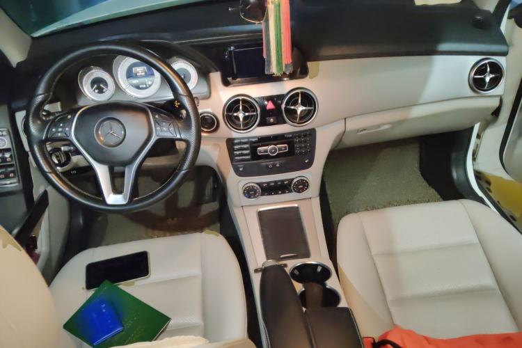 Used Mercedes-Benz GLK-Class 2013 GLK 300 4MATIC Dynamic Sunroof Model Center Console