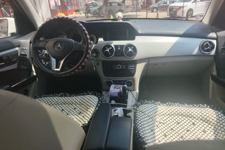 Used Mercedes-Benz GLK-Class 2013 GLK 300 4MATIC Dynamic Sunroof Model Center Console