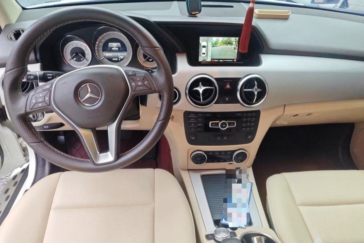 Used Mercedes-Benz GLK-Class 2013 GLK 300 4MATIC Dynamic Sunroof Model Center Console