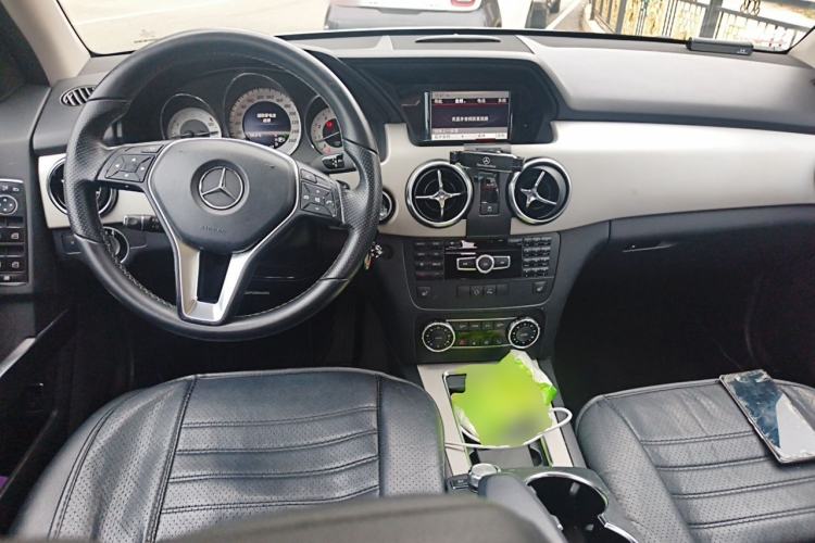 Used Mercedes-Benz GLK-Class 2013 GLK 300 4MATIC Fashion Model Center Console
