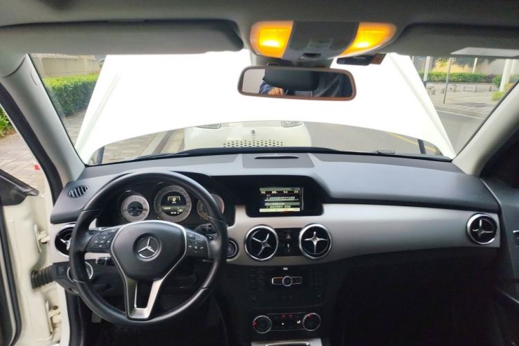 Used Mercedes-Benz GLK-Class 2013 Facelift GLK 300 4MATIC Fashion Edition Center Console