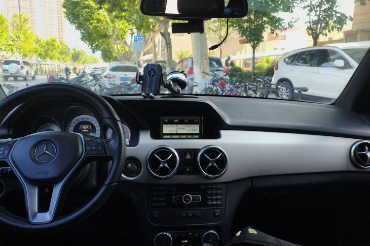 Used Mercedes-Benz GLK-Class 2013 Facelift GLK 300 4MATIC Fashion Edition Center Console