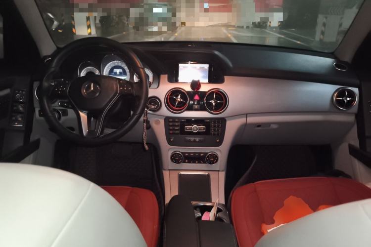 Used Mercedes-Benz GLK-Class 2013 GLK 300 4MATIC Dynamic Edition Center Console
