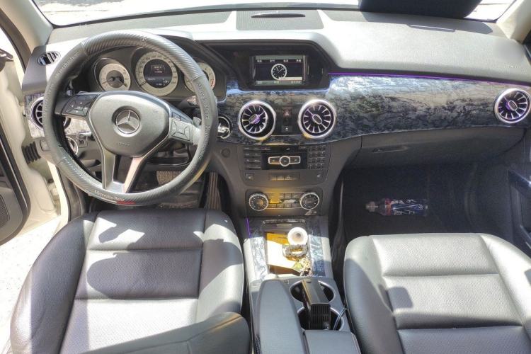 Used Mercedes-Benz GLK-Class 2013 GLK 300 4MATIC Dynamic Sunroof Model Center Console