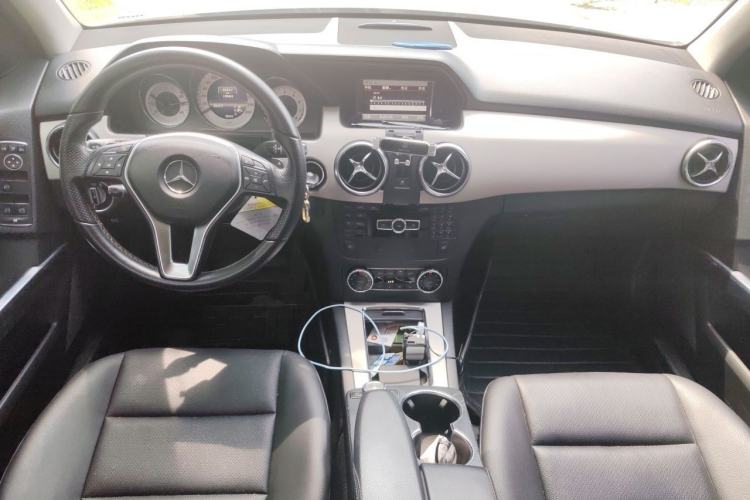 Used Mercedes-Benz GLK-Class 2013 GLK 300 4MATIC Dynamic Edition Center Console
