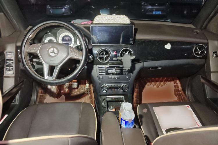 Used Mercedes-Benz GLK-Class 2013 GLK 300 4MATIC Luxury Model Center Console