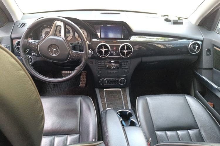 Used Mercedes-Benz GLK-Class 2013 Facelift GLK 300 4MATIC Luxury Edition Center Console