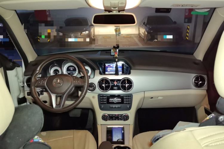 Used Mercedes-Benz GLK-Class 2013 GLK 300 4MATIC Dynamic Sunroof Model Center Console