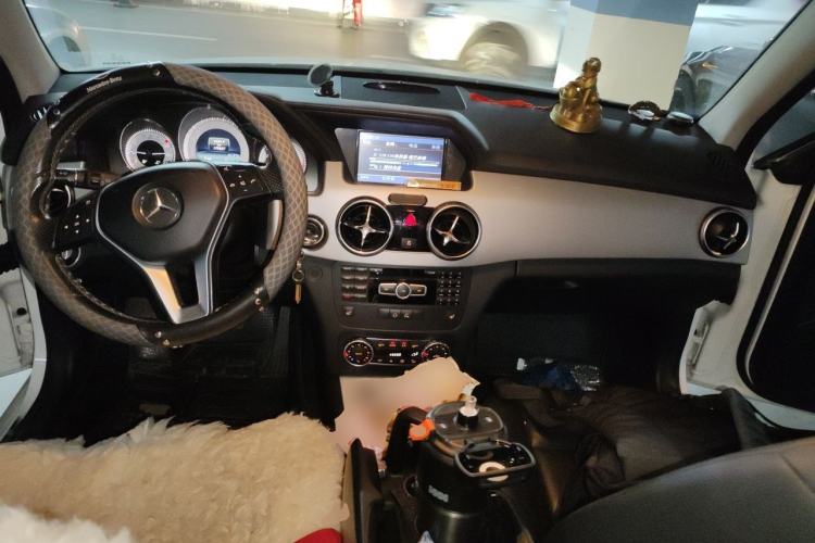 Used Mercedes-Benz GLK-Class 2013 GLK 300 4MATIC Dynamic Sunroof Model Center Console