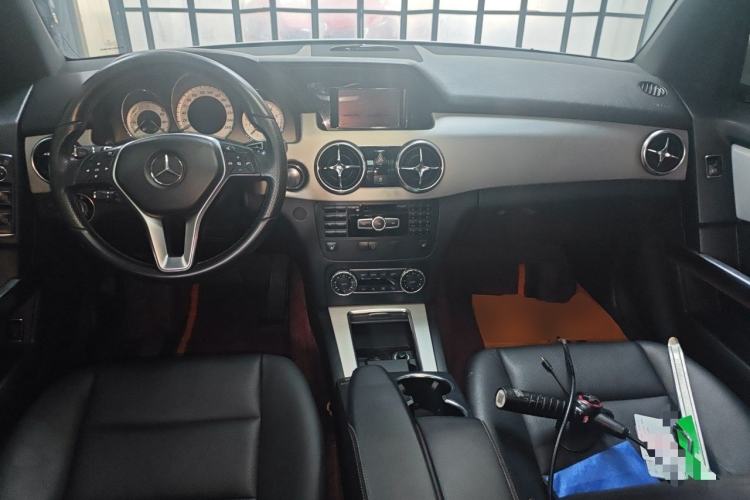 Used Mercedes-Benz GLK-Class 2013 Facelift GLK 300 4MATIC Fashion Edition Center Console