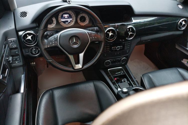 Used Mercedes-Benz GLK-Class 2013 GLK 300 4MATIC Luxury Model Center Console