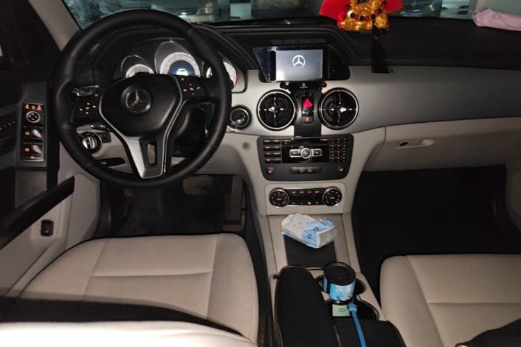 Used Mercedes-Benz GLK-Class 2013 GLK 300 4MATIC Dynamic Sunroof Model Center Console